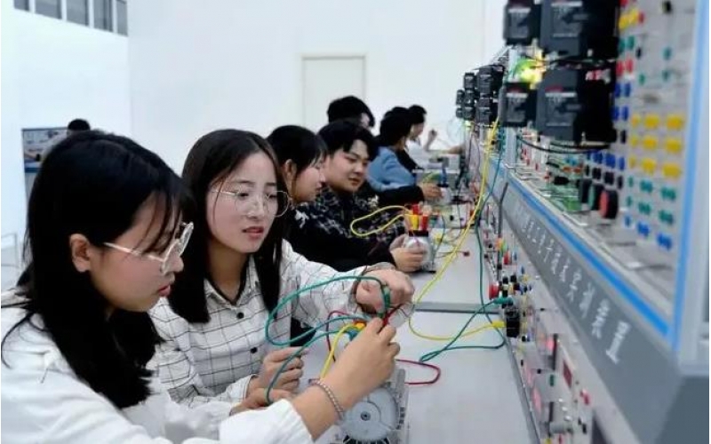 新職教法：明確不得設置就業(yè)門檻 職教與普教融通