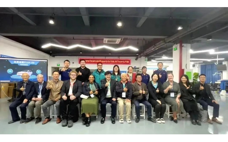 南科大工學(xué)院院長(zhǎng)徐政和院士攜國(guó)內(nèi)外專家一行蒞臨風(fēng)向標(biāo)